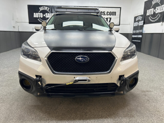 2017 Subaru Outback 3.6R Limited Crossover Image 2