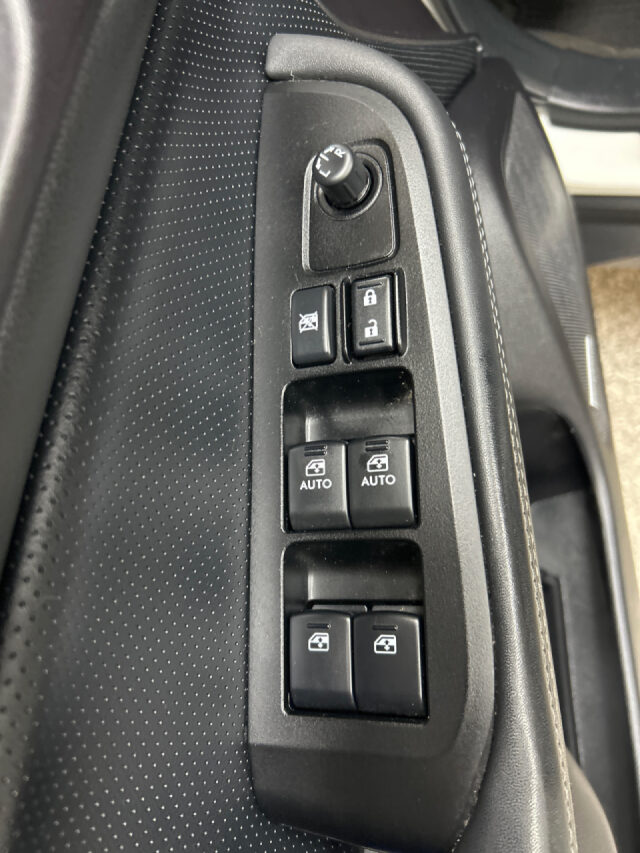 2017 Subaru Outback 3.6R Limited Crossover Image 9