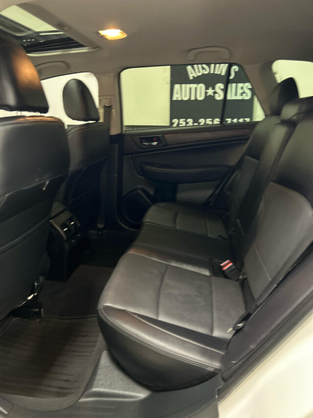 2017 Subaru Outback 3.6R Limited Crossover Image 10
