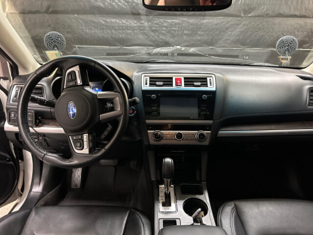 2017 Subaru Outback 3.6R Limited Crossover Image 11