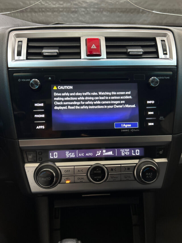 2017 Subaru Outback 3.6R Limited Crossover Image 15