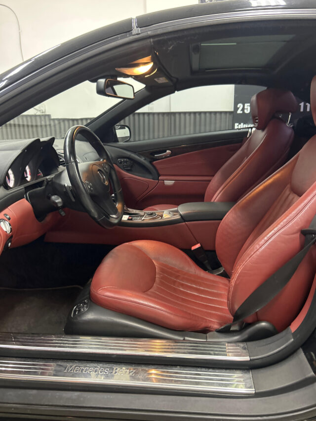 2011 Mercedes-Benz SL-Class SL 550 Image 8