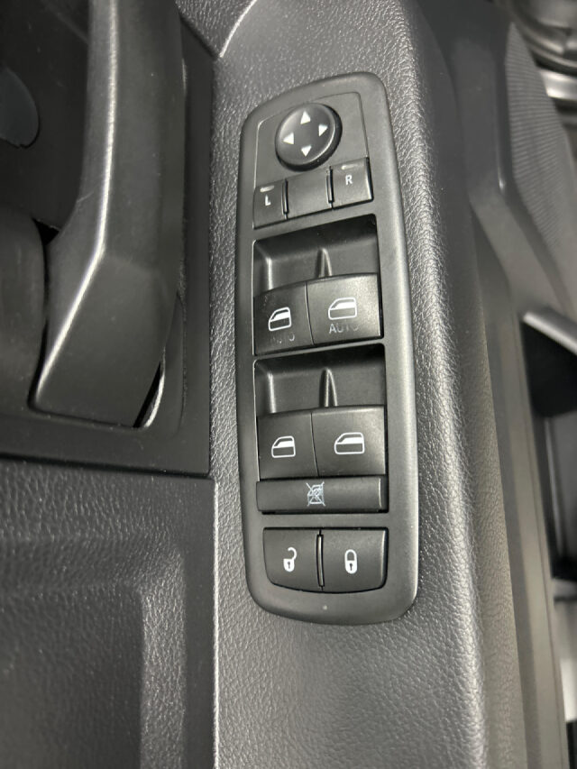 2015 Ram 1500 Tradesman Crew Cab Image 9