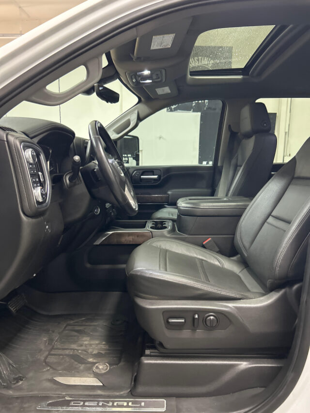 2020 GMC Sierra 2500HD Denali Crew Cab Image 9
