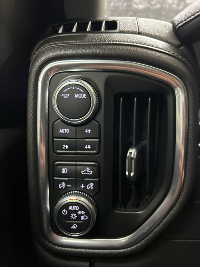 2020 GMC Sierra 2500HD Denali Crew Cab Image 17