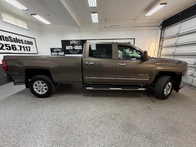2015 Chevrolet Silverado 3500HD LTZ Crew Cab Image 2