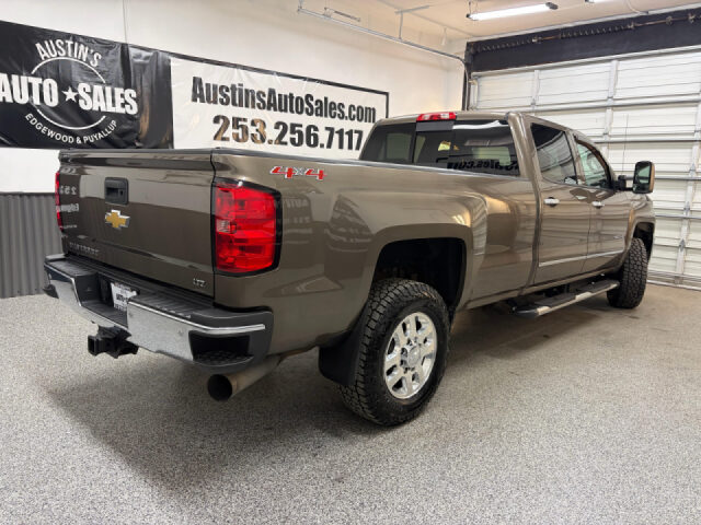2015 Chevrolet Silverado 3500HD LTZ Crew Cab Image 3