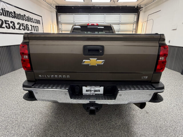 2015 Chevrolet Silverado 3500HD LTZ Crew Cab Image 4