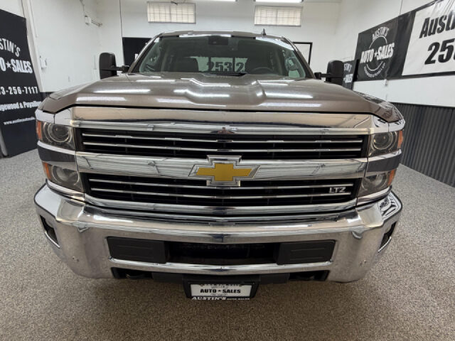 2015 Chevrolet Silverado 3500HD LTZ Crew Cab Image 5
