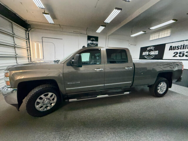 2015 Chevrolet Silverado 3500HD LTZ Crew Cab Image 7