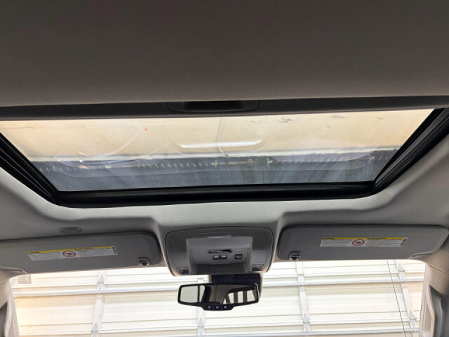 2015 Chevrolet Silverado 3500HD LTZ Crew Cab Image 16