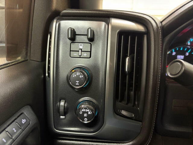2015 Chevrolet Silverado 3500HD LTZ Crew Cab Image 17
