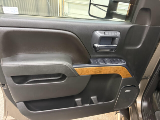 2015 Chevrolet Silverado 3500HD LTZ Crew Cab Image 18