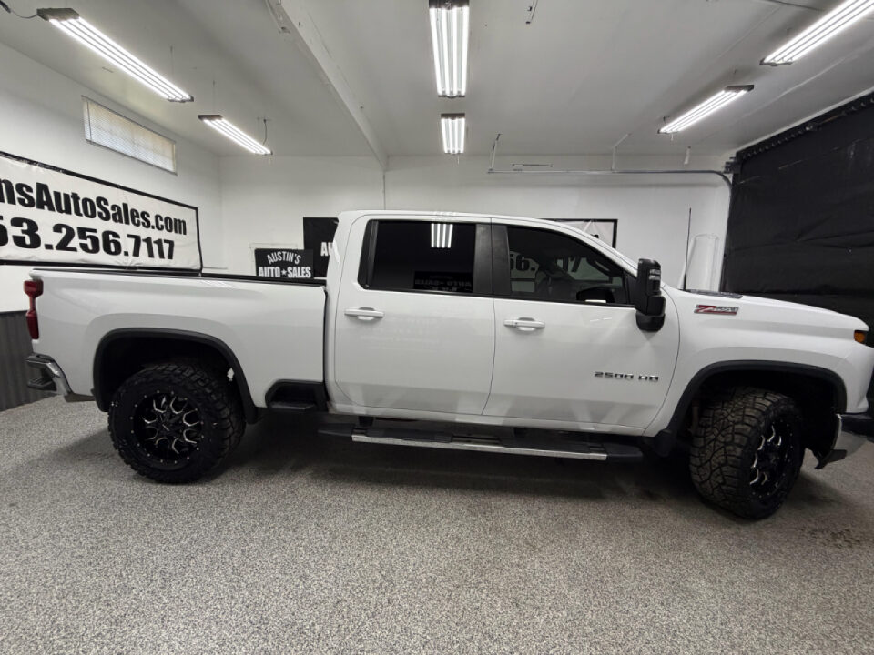2024 Chevrolet Silverado 2500HD LT Crew Cab Upper Image 2