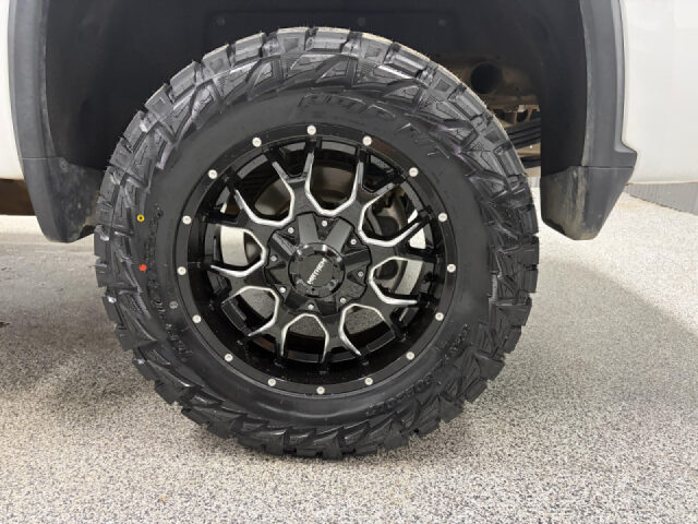 2024 Chevrolet Silverado 2500HD LT Crew Cab Image 9