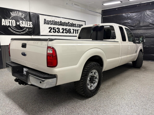 2011 Ford F-350 Super Duty Lariat SuperCab Image 3