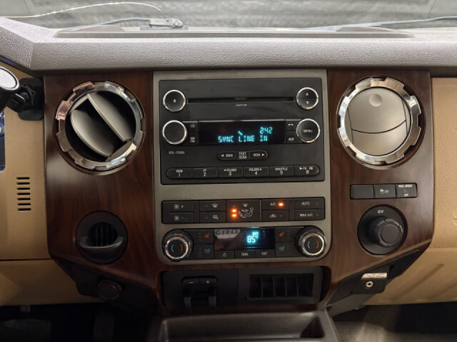 2011 Ford F-350 Super Duty Lariat SuperCab Image 13