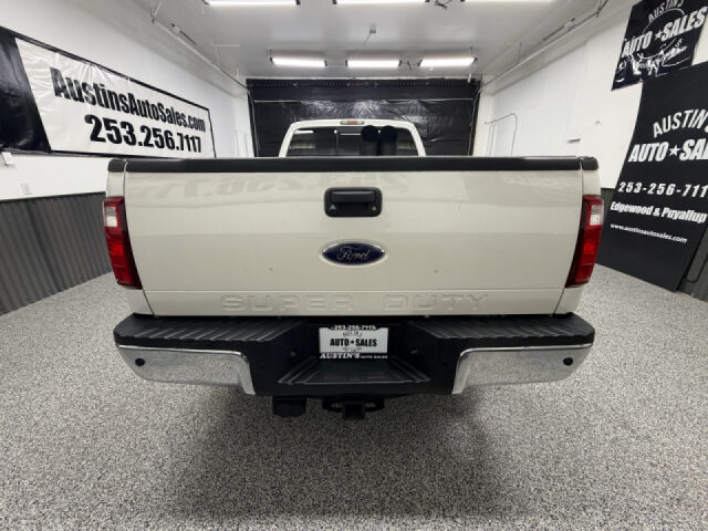 2011 Ford F-350 Super Duty Lariat SuperCab Image 4