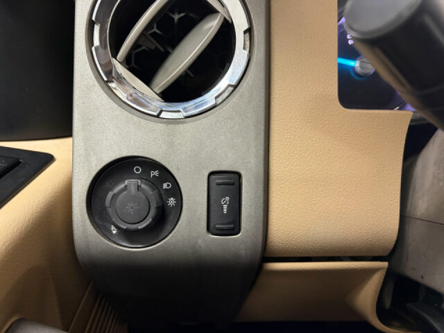 2011 Ford F-350 Super Duty Lariat SuperCab Image 15