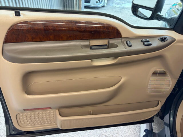 2004 Ford F-250 Super Duty Lariat SuperCab Image 17