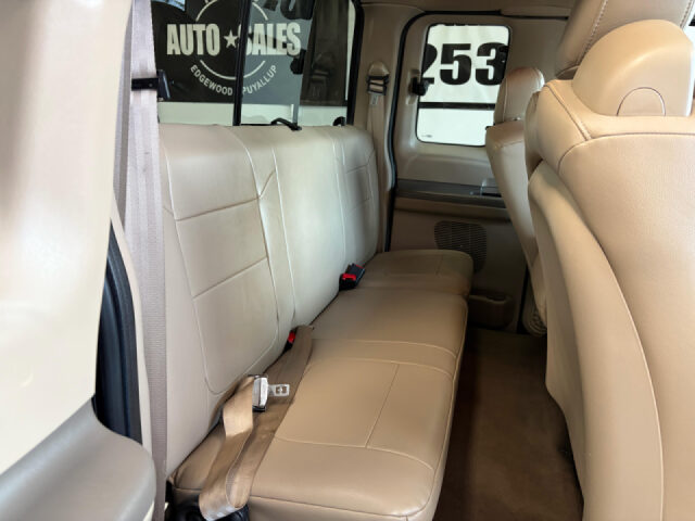 2004 Ford F-250 Super Duty Lariat SuperCab Image 21