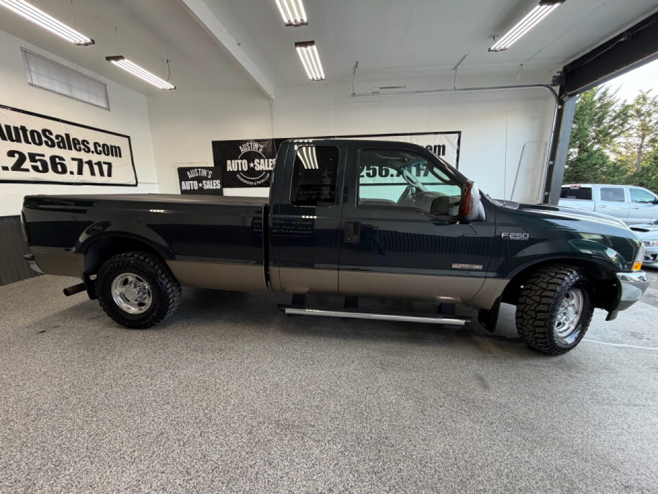 2004 Ford F-250 Super Duty Lariat SuperCab Upper Image 2