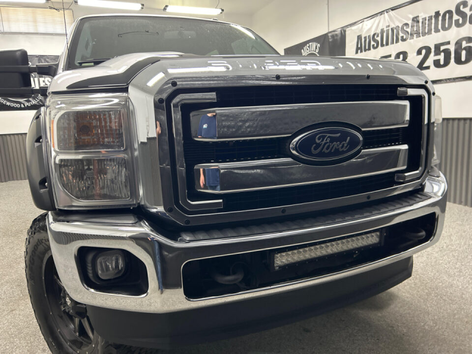 2016 Ford F-250 Super Duty XLT Crew Cab Upper Image 2