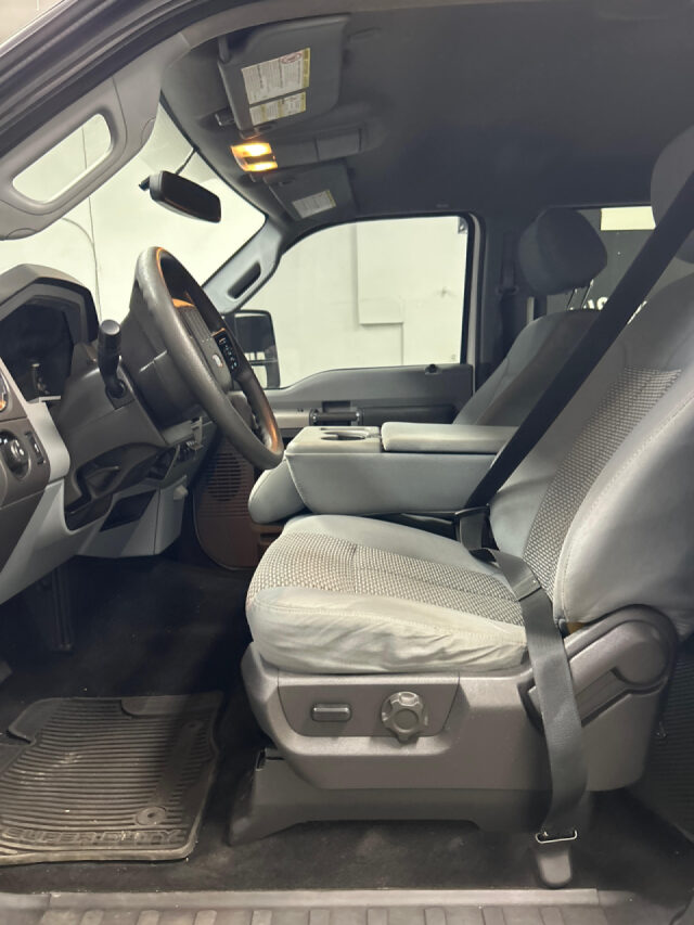 2016 Ford F-250 Super Duty XLT Crew Cab Image 8
