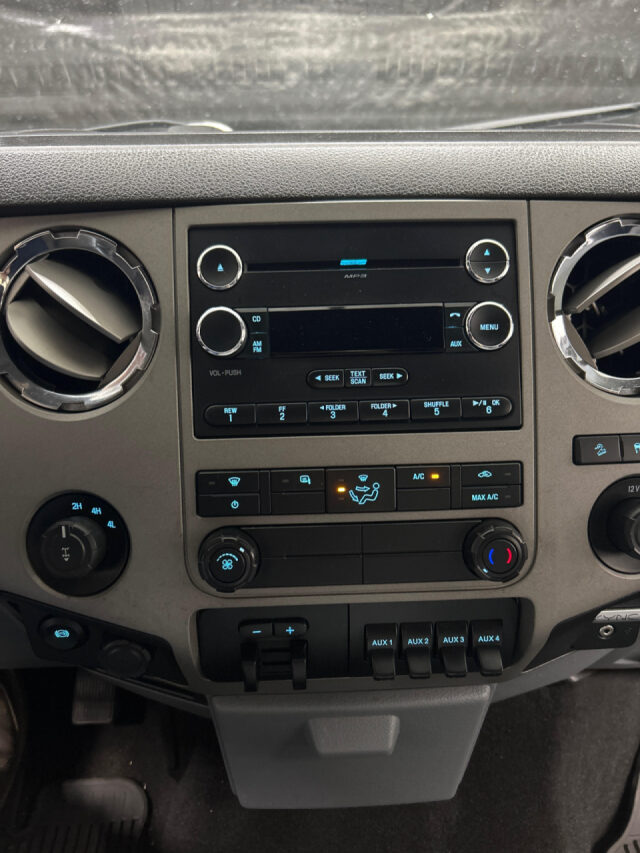 2016 Ford F-250 Super Duty XLT Crew Cab Image 15